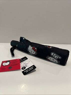 NWT Hello Kitty 11.5” Auto Close & Open Umbrella.